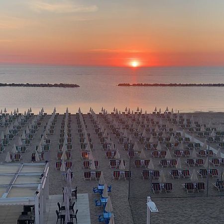 Hotel Flying Pesaro Exterior foto