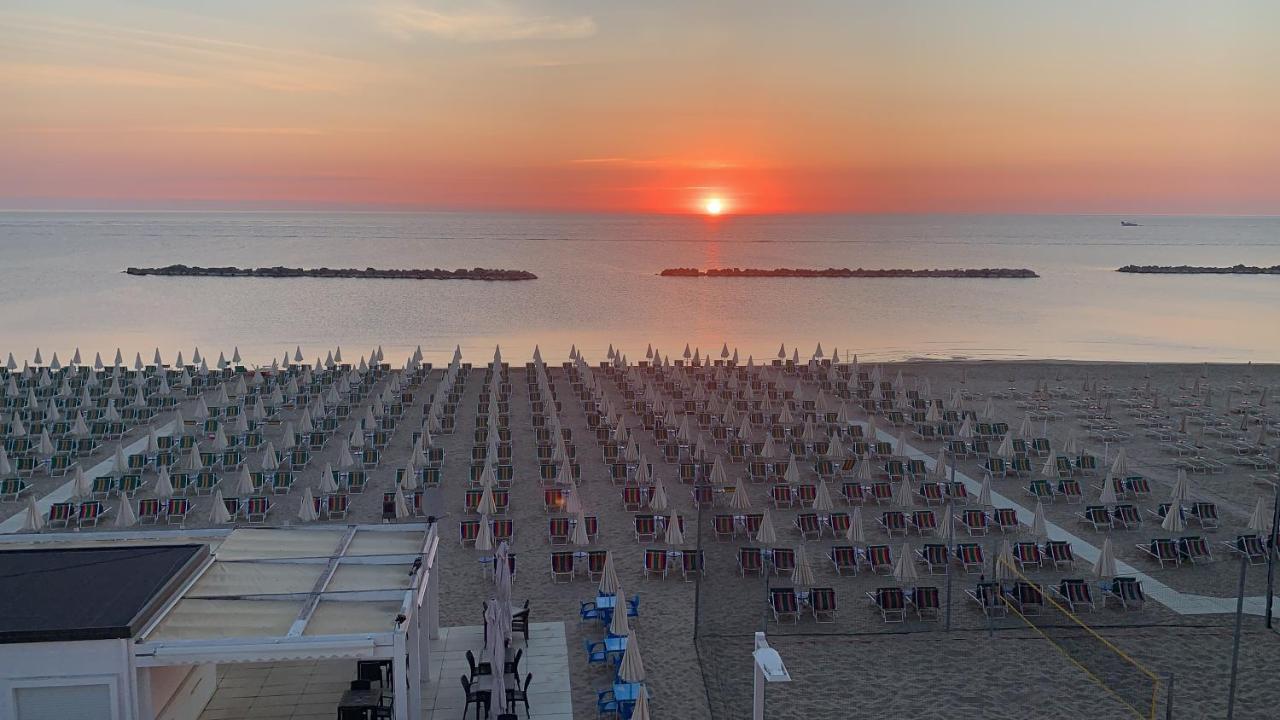 Hotel Flying Pesaro Exterior foto