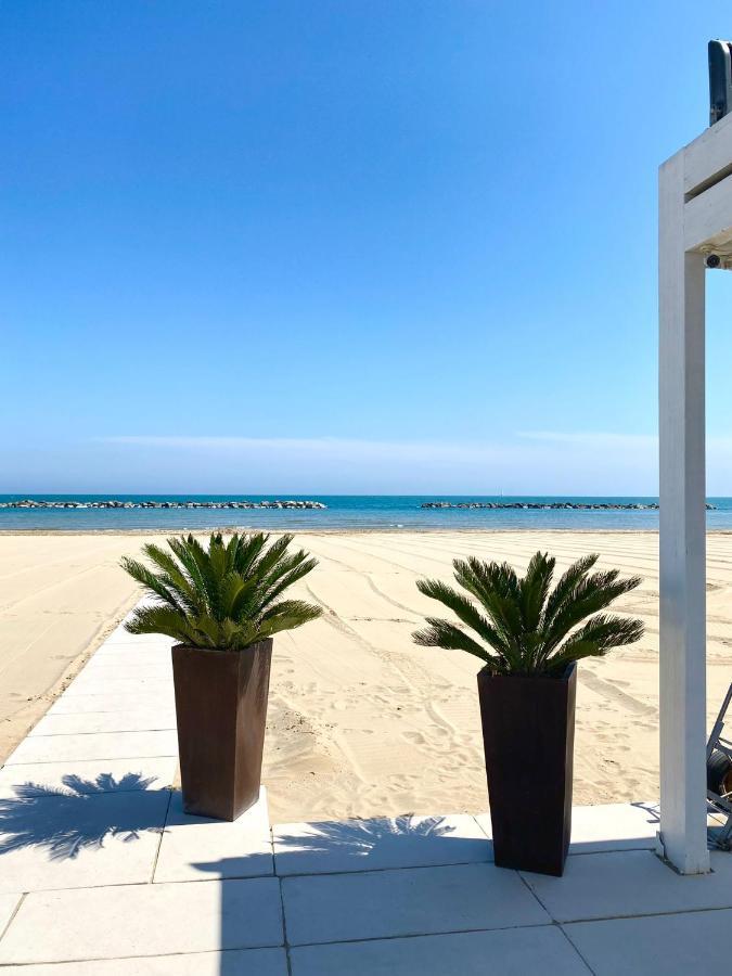 Hotel Flying Pesaro Exterior foto