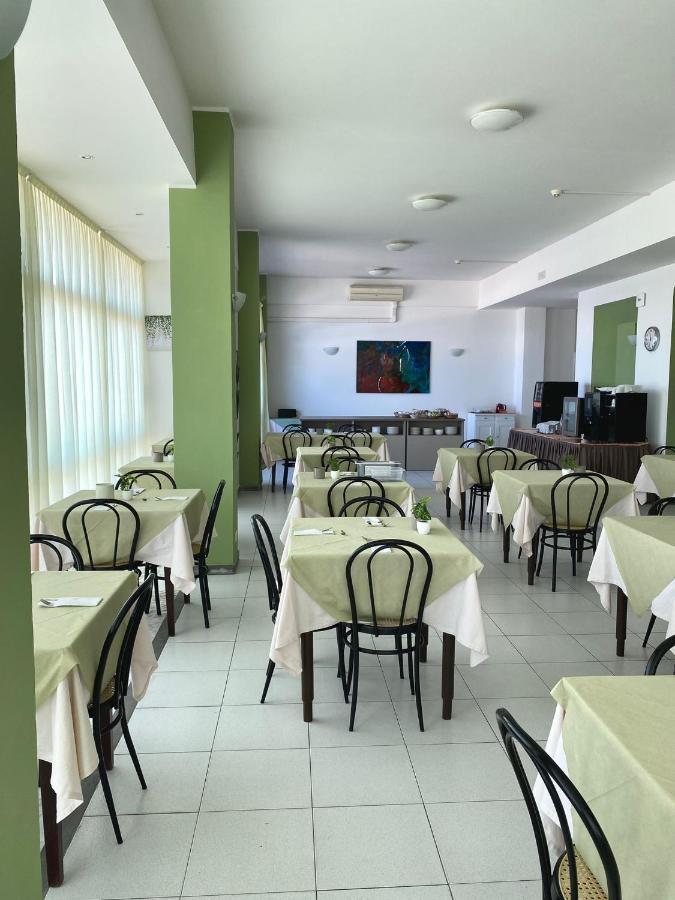 Hotel Flying Pesaro Exterior foto