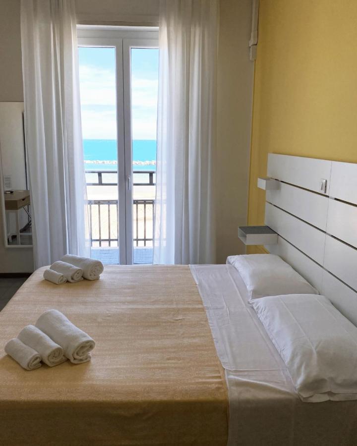 Hotel Flying Pesaro Exterior foto