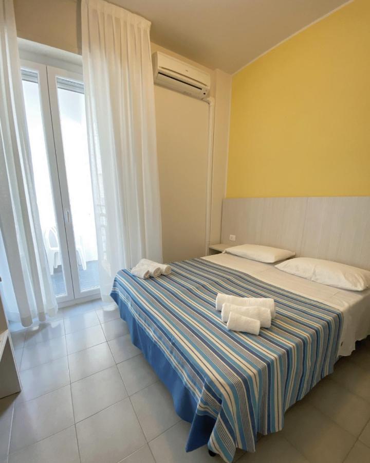 Hotel Flying Pesaro Exterior foto