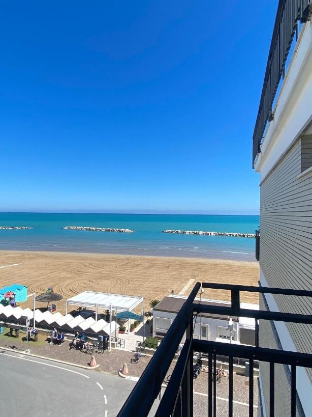 Hotel Flying Pesaro Exterior foto
