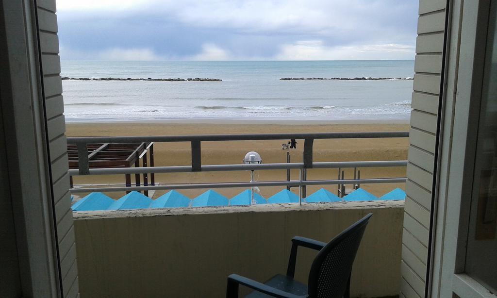 Hotel Flying Pesaro Exterior foto