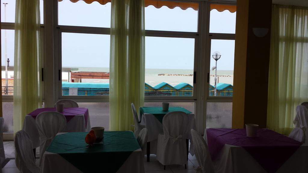 Hotel Flying Pesaro Exterior foto